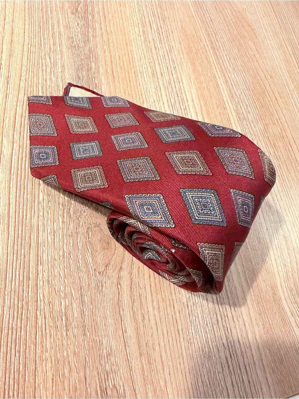 Mario Valentino 100% Italian Silk Burgundy Geometric Men’s Tie Made USA